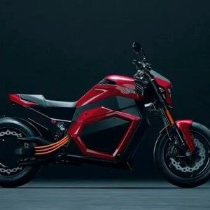 Verge Motorcycles ist laut eigenen Angaben das erste Unternehmen, das die Feststoffbatterietechnologie in die Serienfertigung von Motorrrädern einführt. Das Unternehmen wird in den kommenden Monaten die ersten Motorräder mit Feststoffbatterien an seine Kunden ausliefern. (Bild:  Verge Motorcycles)