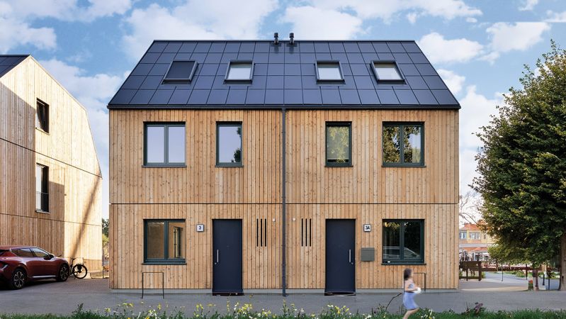 Eines der fertigen Gebäude von Kokoni One.(Bild:  Swiss Krono, Foto: Paul Gerdes)