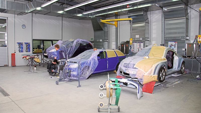 Für den Transport eines Unfallautos in die Lackiererei muss der Schädiger aufkommen.