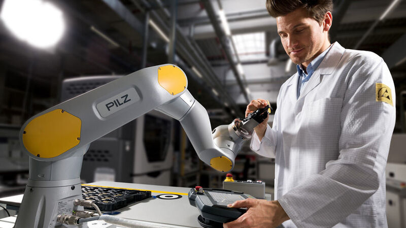 Das Automatisierungsunternehmen Pilz will mit einem Komplettangebot für die sichere Robotik weiter wachsen: Das Unternehmen bringt 2018 Module für die Service Robotik auf den Markt, darunter auch einen selbst entwickelten Roboterarm. (Pilz)