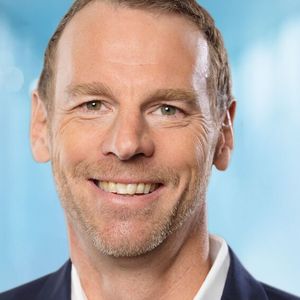 Dirk Linzmeier ist Vorstand und CEO von TTTech Auto. (Bild:  Helmut Mitter/TTTech)