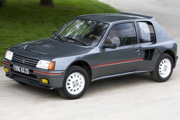 Die Straßenversion 205 GTI verfügte über Allradantrieb und brachte stramme 240 PS auf die Straße. (Foto: Peugeot)