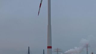 Mit der Länge der Rotorblätter steigen die mechanischen Anforderungen an die volumenbezogene Balttfestigkeit.  (Bild: Messe Husum)