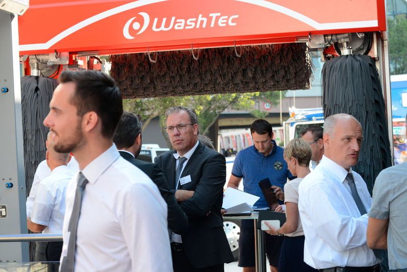 Andrang am Washtec-Stand (Mack / kfz-betrieb)