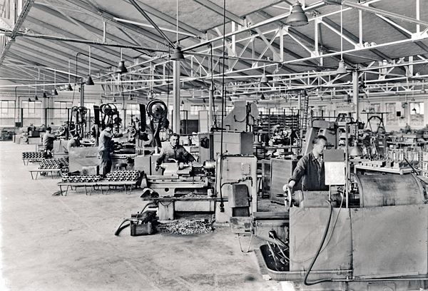Historische Impressionen aus der Produktion. (Bild: Aerzener Maschinenfabrik)