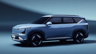 Sieht aus wie ein kleiner EV9: das neue und zunächst nur in China verfügbare E-SUV Kia EV5. (Bild: Kia)