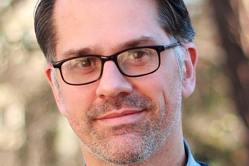 Michael Aechtler coacht die Teams für den Hackathon der Innovation Safari. (Bild: Corporate Startup Services)