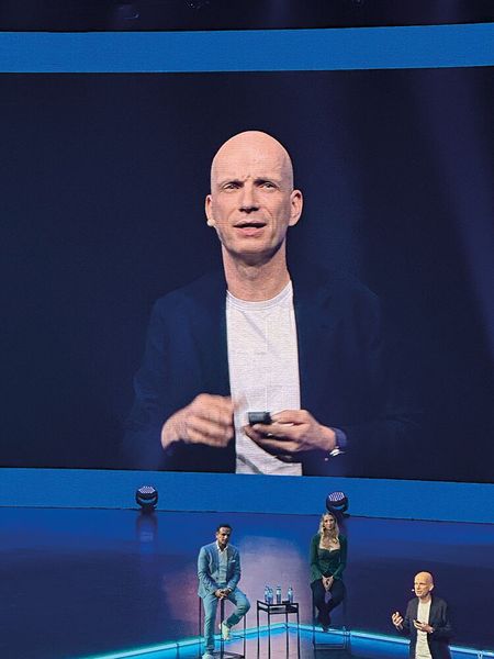 Henning Rahe (NetApp) betont in seiner Keynote die Wahlfreiheit (eigenes Rechenzenturm,  Public Cloud oder MSP) für IT-Partner und -Kunden passend zur jeweiligen Strategie. (Bild: Vogel IT-Medien GmbH)