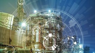 Bei komplexen Anlagen, wie die hier gezeigte petrochemische Anlage, lohnt sich die dynamische Simulation, um Engpässe zu erkennen. (Infraserv Knapsack; ©chombosan - stock.adobe.com)