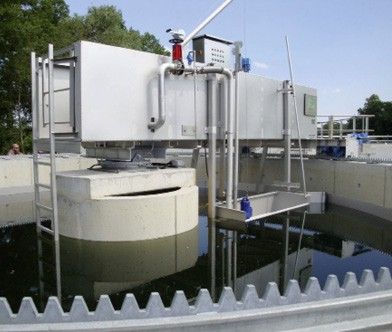 (Kläranlage in Schwepnitz: Ausrüstung für das Nachklärbecken. Bild: Ingenieurbüro Hans Wolf & Partner GmbH, Dresden)