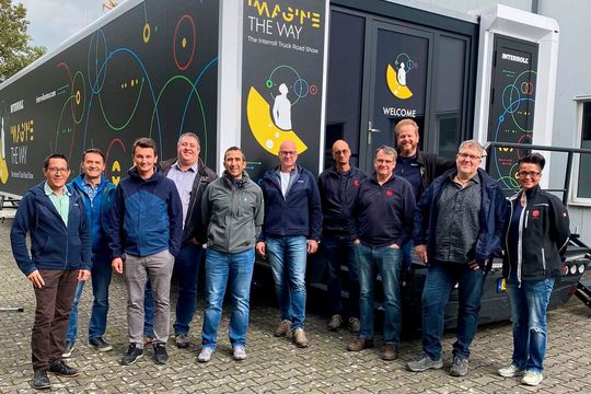 Im September 2022 besuchten Interroll-Vertreter den Viastore-Standort in Bietigheim, um Ingenieure, Projektmanager, Vertriebsexperten und eine Reihe von Viastore-Kunden zu treffen.(Bild:  Interroll)