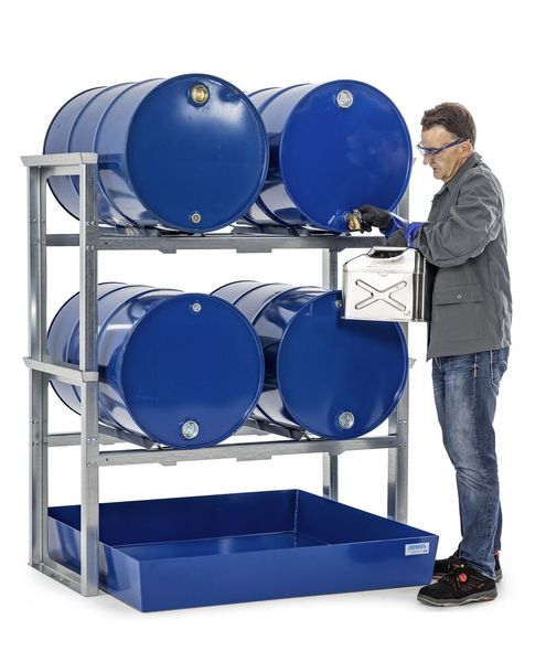 Das neue modulare Stapelregalsystem von Denios besteht aus Komponenten, die dreifach übereinander montiert werden können. Bodenauffangwannen aus Kunststoff (Bild) oder Metall gibt es auch noch. (Bild: Denios)