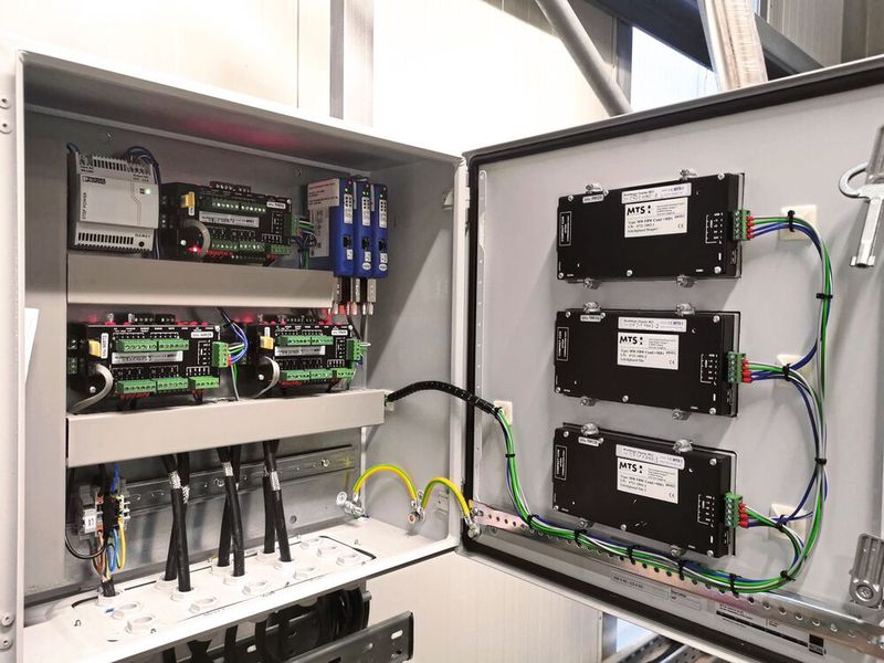 Die Auswertung der Bandwaagen-Signale erfolgt durch die Wägeelektronik Modweigh FBW comfort. Über eine Profinet-Schnittstelle wird der Datenaustausch mit dem vorhandenen PLC realisiert. (Bild: MTS Messtechnik Sauerland)