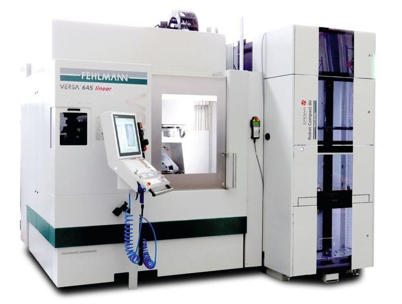 Versa-Produktionsmaschinen wie auch die Picomax-Bearbeitungszentren sind konzeptionell ohne Bedienungseinschränkung einfach und jederzeit automatisierbar. Hier die Versa 645 linear mit Paletten-Handlingsystem Erowa ERC80.  (Fehlmann)