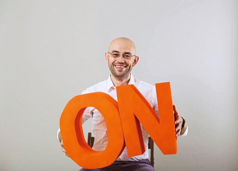 Markus Felgenhauer von Qyobo: Das Münchner Start-up Qyobo hat eine B2B-Marktplattform für Einkäufer und Verkäufer von Chemikalien
und pharmazeutischen Wirk- beziehungsweise Hilfsstoffen entwickelt. Die Plattform bietet Zugang zu Marktinformationen sowie KI-gestützten Marktprognosen. (Wissensfabrik/Jeske)