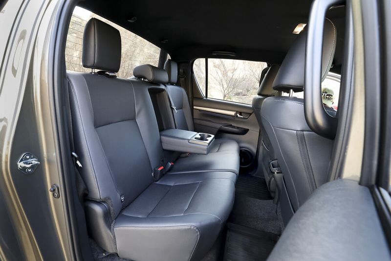Platz genug gibt es weiterhin auch auf den Rücksitzen. (Bild: Toyota)