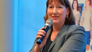 Die neue VDA-Präsidentin Hildegard Müller würde Tesla gerne als Verbandsmitglied sehen. (Bild: Andre Laaks, RWE)