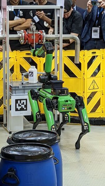 Colleague robots are happy to help in the system. (Source: Ernhofer/PROCESS)