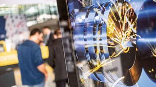 Auf der AMB 2022 konnten sich die Besucher über Neuheiten und Lösungen der Fertigungsbranche informieren. (Bild: Landesmesse Stuttgart)