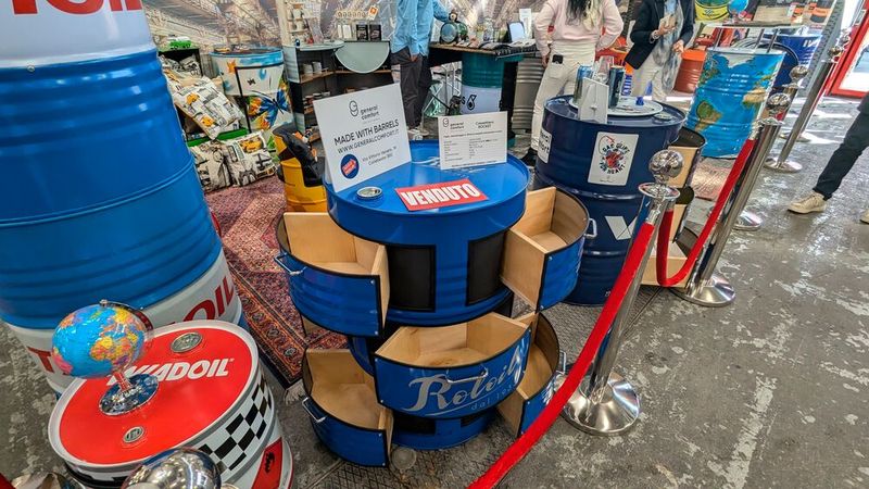 Nette Möbel-Design-Idee, oder was man aus alten Ölfässern so alles machen kann. (Bild: Dominsky – VCG)