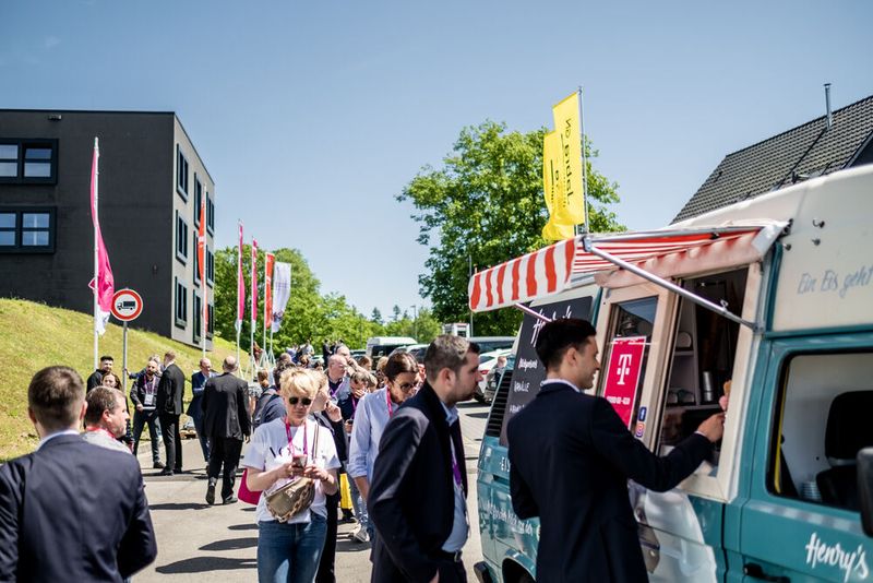 Strahlender Sonnenschein, beste Laune und gutes Eis. (Bild: Herweck)