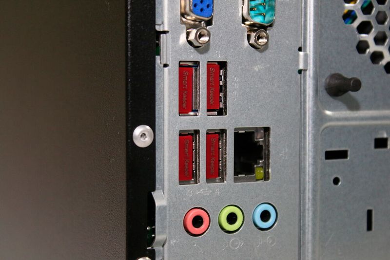 Der USB Port Lock ist ein physisches Cybersicherheitsschloss, das eine unbefugte Verbindung zu einem nicht verwendeten USB Anschluss verhindern soll. (Bild: Smart Light Solutions )