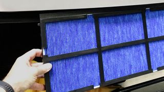 Um die Sicherheit vor Infektionen in Reisebussen zu erhöhen, können die Fahrzeuge bei Daimler jetzt mit speziellen Filtern ausgestattet werden. (Bild: Daimler Trucks)