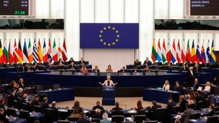 Die EU Kommission will erreichen, dass zweifelhafte Netzwerktechnik aus den Systemen effektiver verbannt werden kann. Konkret geht es um Produkte von Huawei und ZTE, die verdächtigt werden, sicherheitskritisch zu sein. Auch die Cybersicherheit will die Kommission stärken ... (Bild: EU Kommission)