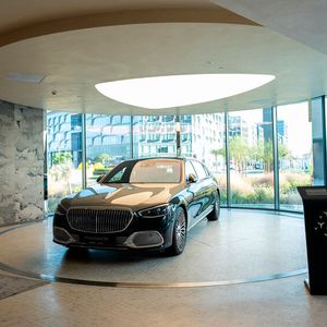 Wer möchte, kann bei Gargash in einem intimen Rendevouz auf Tuchfühlung mit seinem neuen Sternträger gehen.(Bild:  Gargash)