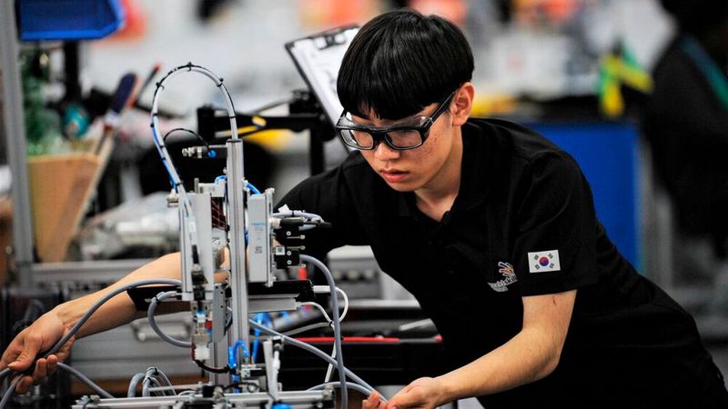 Berufliche Bildung auf höchstem Niveau in spannender Wettkampfatmosphäre live zu erleben – das versprechen die Wettbewerbe in Mechatronik, Industrie 4.0 und Water Technology auf der Motek 2022. Berufliche Bildung auf höchstem Niveau in spannender Wettkampfatmosphäre live zu erleben – das versprechen die Wettbewerbe in Mechatronik, Industrie 4.0 und Water Technology auf der Motek 2022.