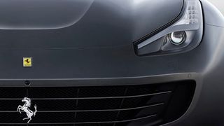 Der „neue“ FF – der Grill hat jetzt eine Querstrebe mehr. (Foto: Ferrari)