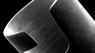 Elektrochemisches Entgraten einer gefrästen Bajonett-Fassung. (Bild: Futura Chemie)