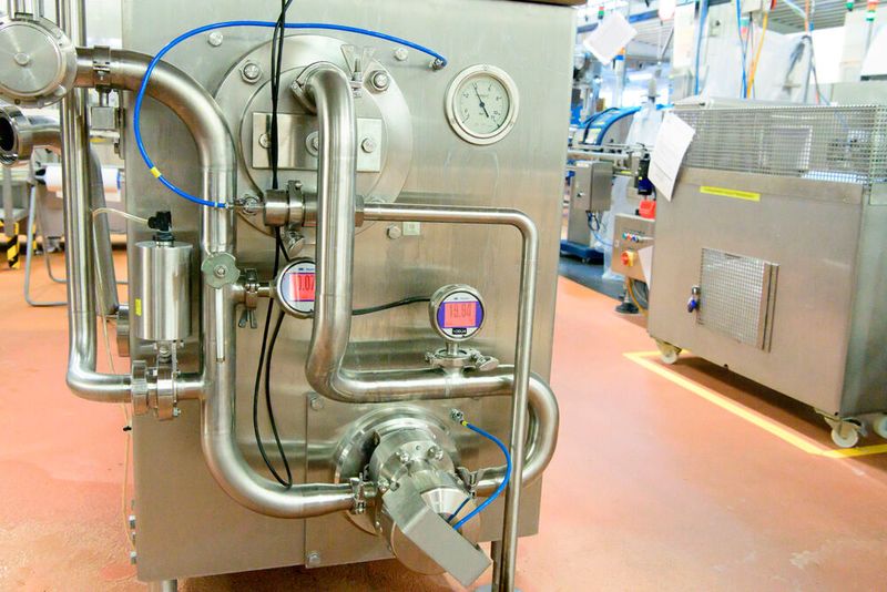 Froneri setzt auch bei den Eis-Freezern auf Sensoren von Baumer. Hier kommen Druck- und Temperatursensoren zum Einsatz. (Bild: Baumer)