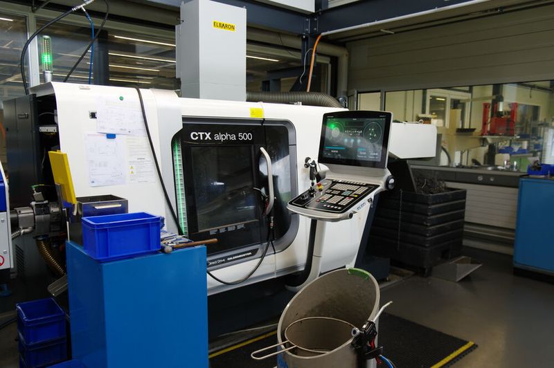 Tour DMG MORI CTX Alpha 500 équipé d'outils motorisés. (Source : MSM)