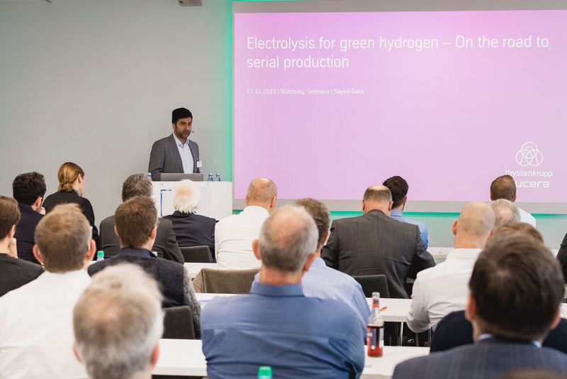Den Anfang macht Dr. Sayed Saba, Senior Product & Technology Manager beim Elektrolyse-Experten Thyssenkrupp Nucera.  (Bild: Stefan Bausewein)