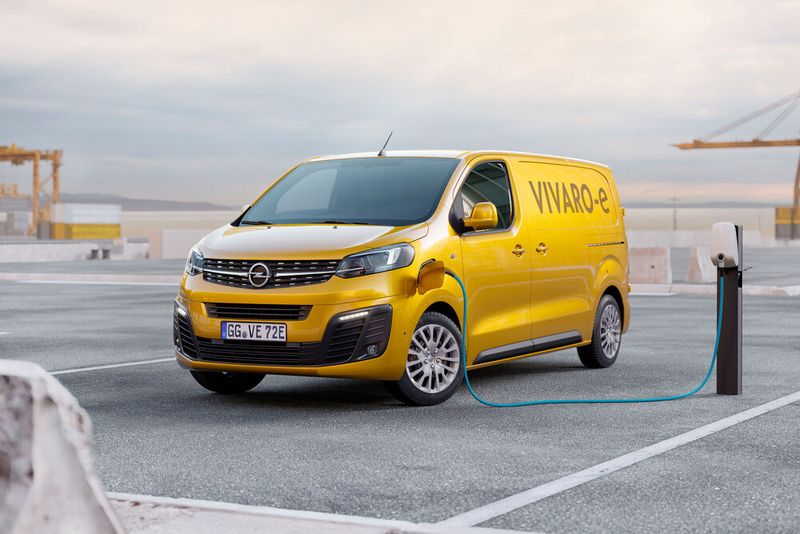 Der Vivaro von Opel kann jetzt auch rein elektrisch Pakete ausfahren. (Bild: Opel Automobile GmbH)