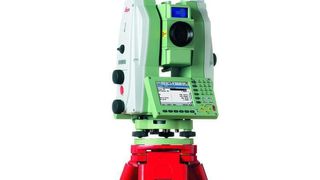 Die neue Totalstation Leica TS30 setzt hinsichtlich Genauigkeit und Zuverlässigkeit in der Winkel- und Distanzmessung neue Maßstäbe. Dazu trägt auch die Antriebslösung bei Bild: Leica Geosystems AG, Schweiz (Archiv: Vogel Business Media)