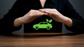 Garantien für gebrauchte E-Autos nehmen den Kunden die Angst vor unabsehbaren Risiken. (Bild: © Dual Studio - Adobe.stock.com / KI-generiert)