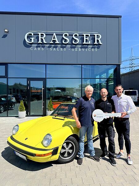 (v.l.): Klaus Klesczewski (Bauleitung Borgers Süd), Fabian Grasser (Geschäftsführer Grasser Cars), Patrick Kaspari (Geschäftsführer Borgers Süd) (Bild: Borgers)