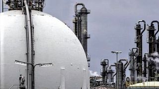 Deutschland hat ein Gasproblem und die Speicher sind erst knapp über die Hälfte voll. Vor dem Winter muss sich also noch einiges tun. Dabei soll auch ein Auktionsmodell der Bundesnetzagentur helfen, das ab September greift. (Bild: dpa)