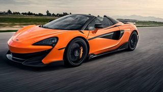 Im Herbst 2018 gab es das 570er Coupé als 600 LT und jetzt folgt pünktlich zum Beginn der Open-Air-Saison für glatte 250.000 Euro der entsprechende Spider.  (McLaren)
