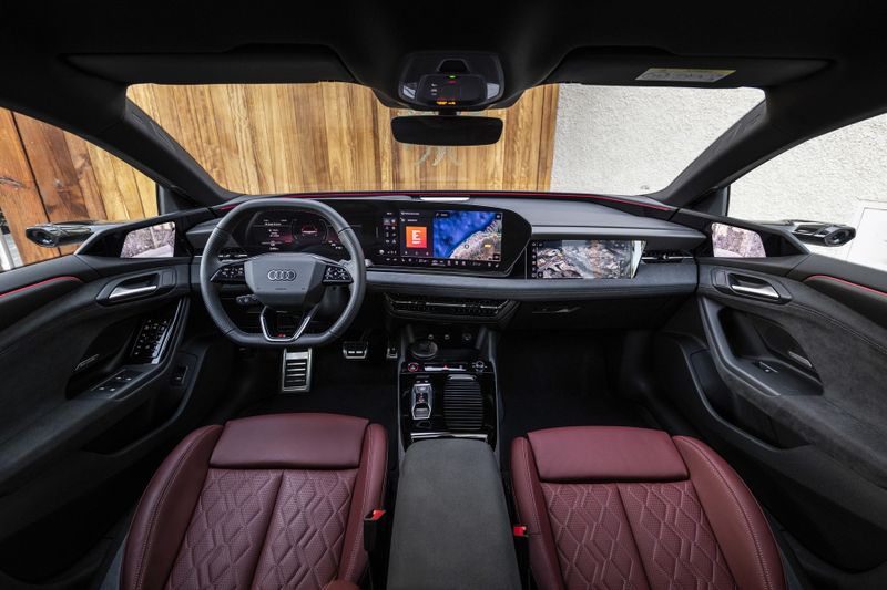 8. Außenspiegel:  Für 1.450 Euro gibt es Kameras und Bildschirme statt Außenspiegel. (Bild: Audi)