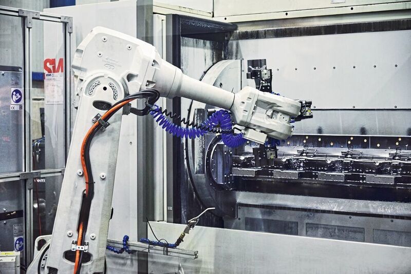 Bei dem Unternehmen Viva werden die Roboter auch zur Qualitätssicherung eingesetzt. Die Datenleitungen, die dazu notwendig sind, entsprechen dem Typ-R-Standard für Profinet-Leitungen. (Lapp)