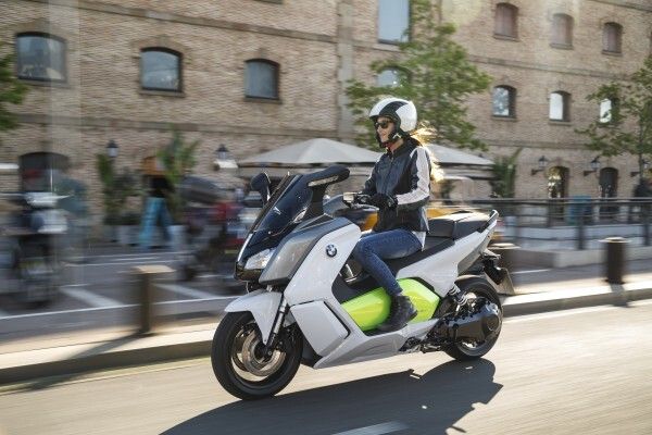 Der neue BMW C evolution bei der offiziellen Präsentation in Barcelona (BMW)