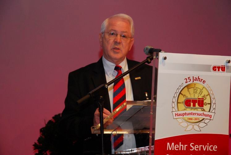 Der Vorsitzende der GTÜ-Gesellschafterversammlung, Harald Brockmann, eröffnete den Bundeskongress der GTÜ in Rust. (Foto: Wenz)