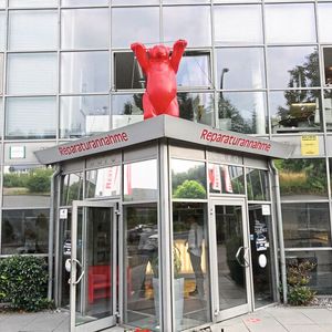 Keinen Bären aufbinden, sondern bärenstarke Leistungen bieten: Das hat sich der Kfz-Betrieb Restemeier zum Ziel gesetzt.(Bild:  Dominsky/»kfz-betrieb«)