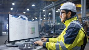 Rundum optimieren: Als digitale Zwillinge gespeicherte Daten von Maschinen und Schmierstoffen tragen wesentlich dazu bei, KSS effizienter zu nutzen. (Bild: Gorodenkoff/Shutterstock)