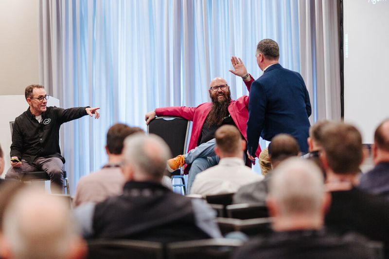 Alles dreht sich um Cybersicherheit bei den Cybersecurity-Sessions von (links im Bild) Mostyn Thomas (Senior Director of Security, Pax8 EMEA) und (rechts im Bild) Matt Lee (Security and Compliance Senior Director, Pax8). (Bild: Pax8)