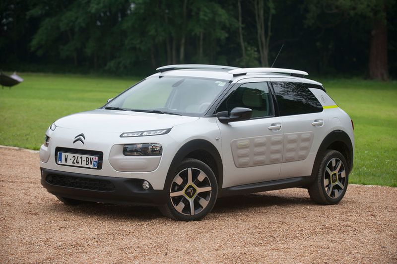 Ab 2017 will Citroën ein neues Komfortfahrwerk anbieten. In einem C4-Cactus-Versuchsträger kommt die neue Technik bereits zum Einsatz. (Citroën)