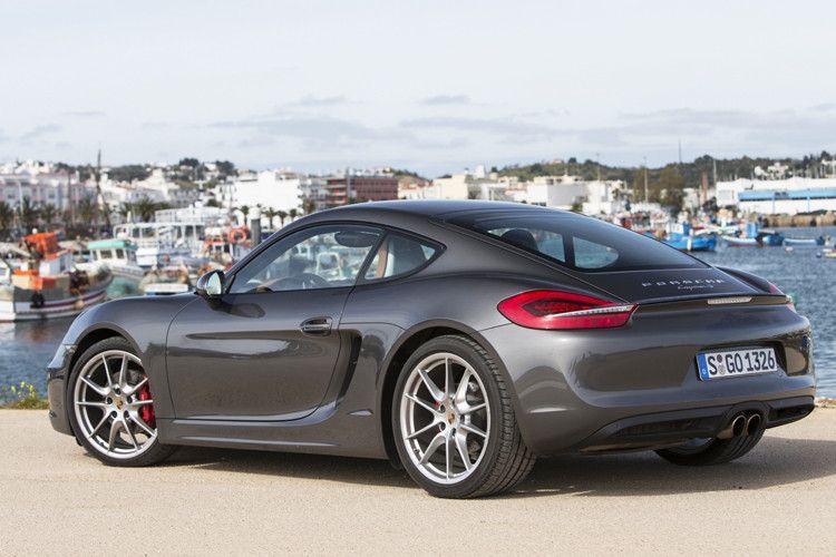 Zu haben ist der neue Cayman mit zwei unterschiedlichen Motoren. Der 2,7-Liter-Sechszylinder-Benziner leistet 202 kW/275 PS, der 3,4-Liter-Sechszylinder-Benziner leistet 239 kW/325 PS. (Foto: Porsche)
